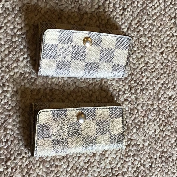Louis Vuitton 2 keyholders - Picture 1 of 12